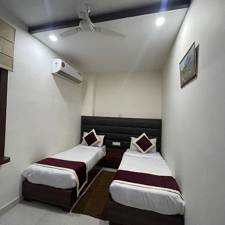 Hotel Opal Courtyard Agra  Exteriör bild